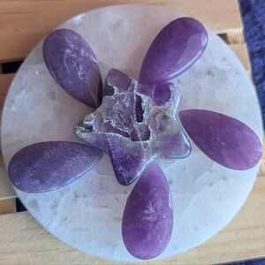 BRAZiLiAN ☪️✨Dream Amethyst STAR ⭐ 6 Tear drop Jewels & Pocket Stone on Selenite